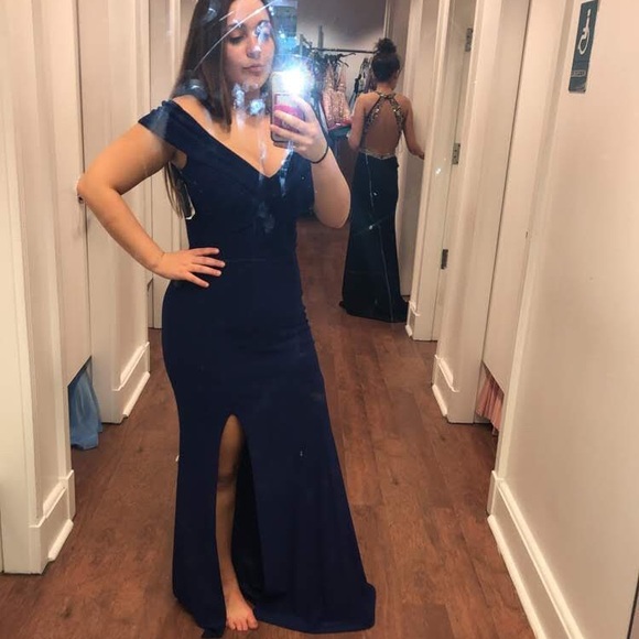 Fabulous and comfortable prom dress - Picture 1 of 3
